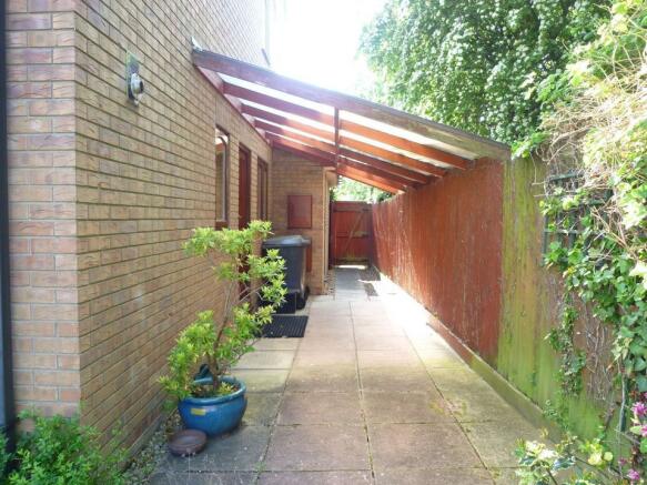 SIDE GARDEN