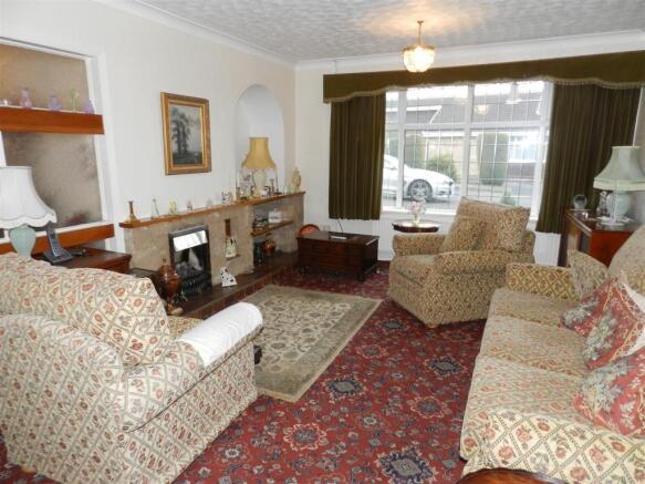 GENEROUS SIZED LOUNG