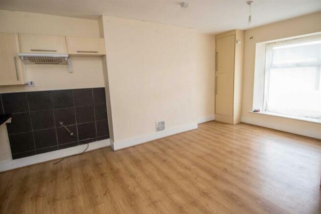 LARGE KITCHEN/DINING ROOM