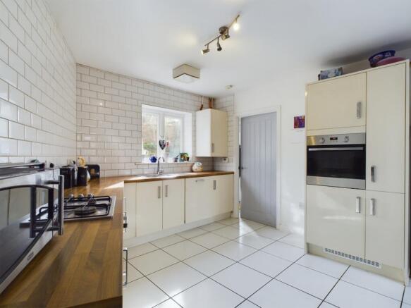 CAM01909G0-PR0165-STILL013