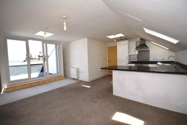LOUNGE/KITCHEN