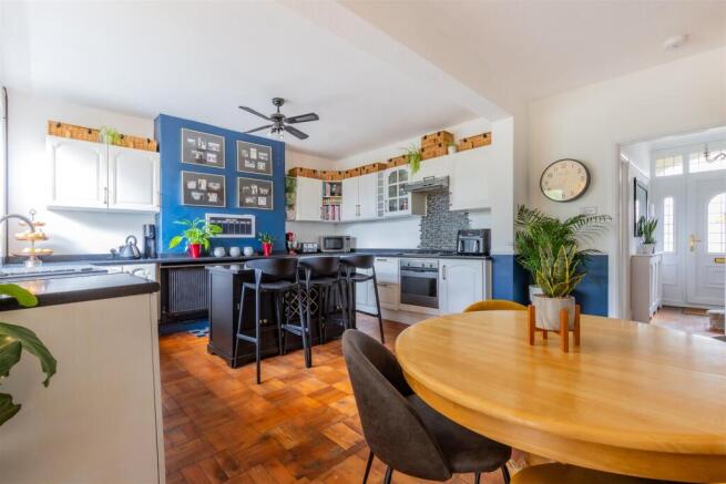 Ambleside Avenue 7-23.jpg