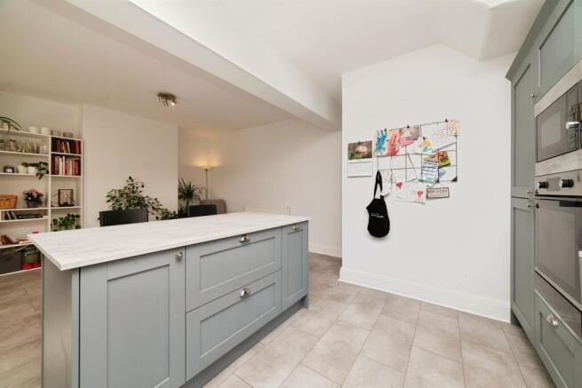 3 bed Semi-Detached for sale Image 4