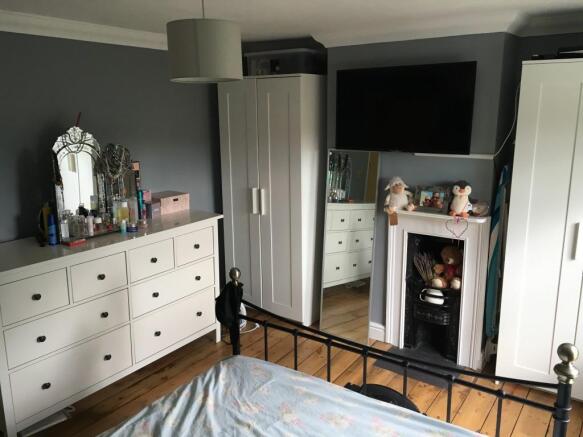 BEDROOM 2