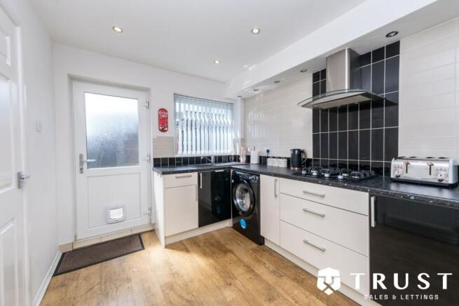 3 bed Semi-Detached for sale Image 9