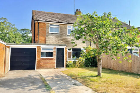 Hightown Gardens, RINGWOOD, BH24 3EH