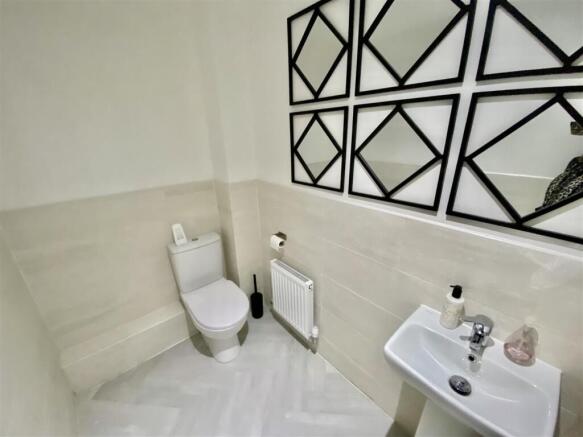 4 bed Semi-Detached for sale Image 12