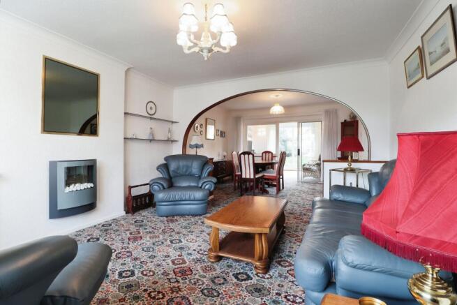 Lounge/Dining Room