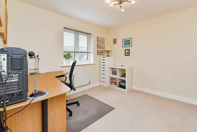 BEDROOM 4