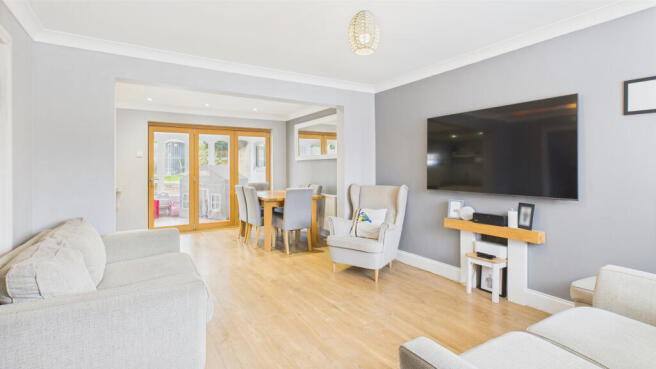 CAM04968G0-PR0044-STILL004