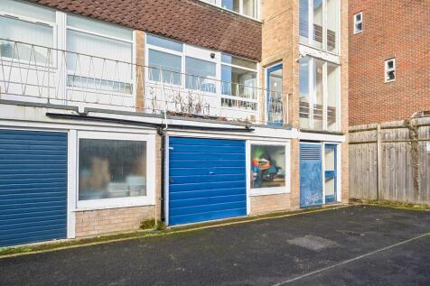 Hill View Road, Woking, GU22