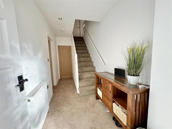 4 bed Detached to rent Image 8