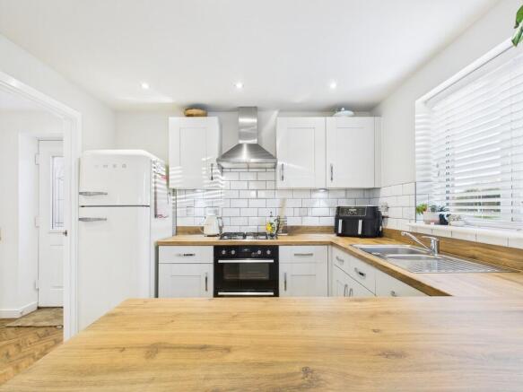 10 Howes Road, Br...