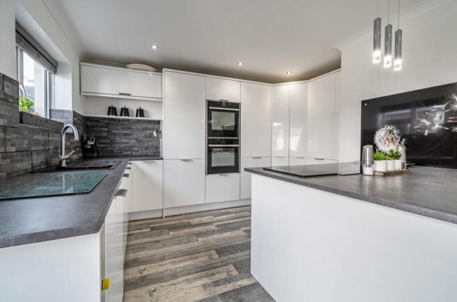 1388184-6-6985f31...