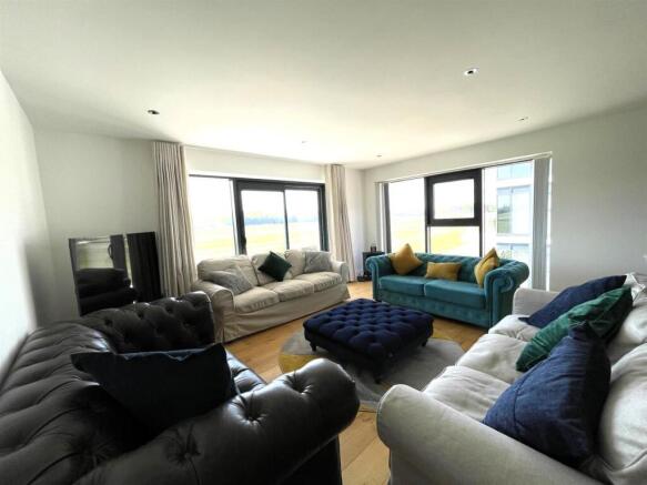 Open plan lounge-kitchen-diner