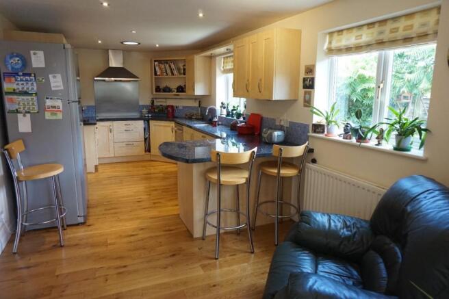 KITCHEN DINER
