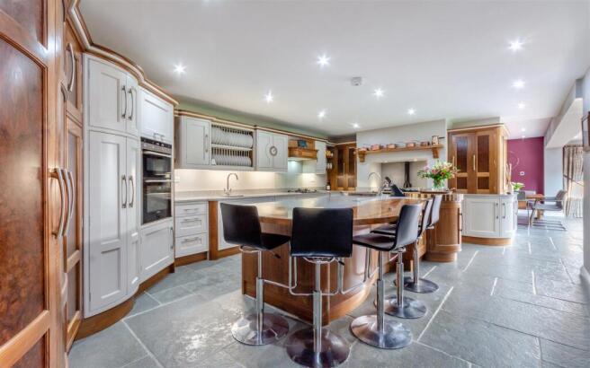 8590526-interior36.jpg
