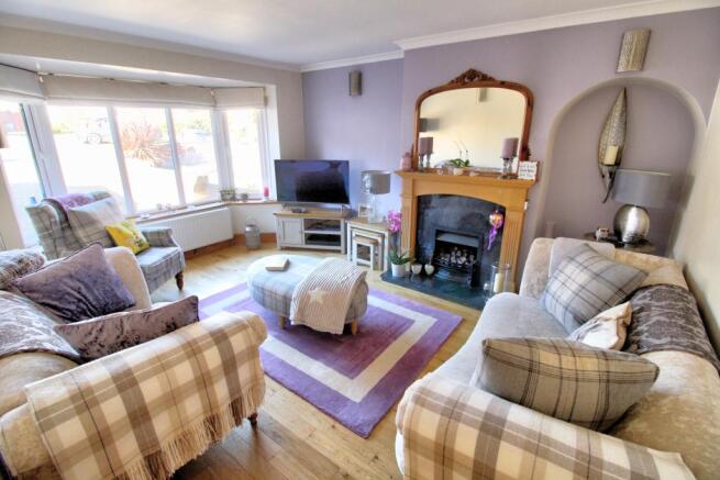 Sitting room photo two