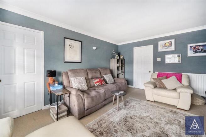 Forrester Drive, Brackley, Northamptonshire photo 4
