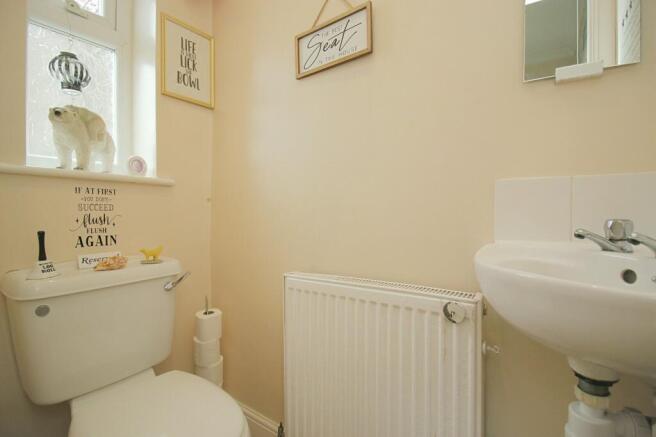 4 bed Semi-Detached for sale Image 8