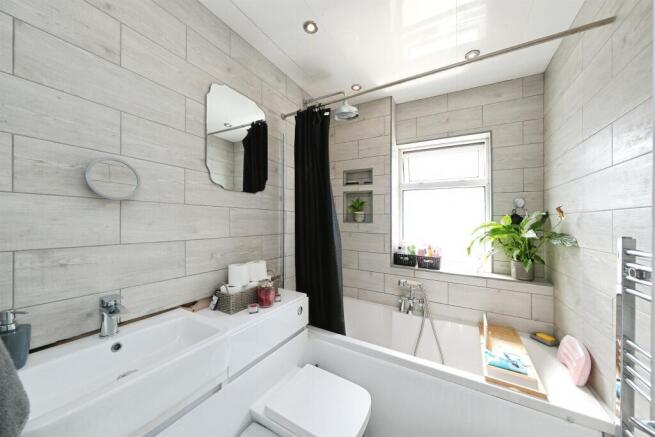 3 bed Semi-Detached for sale Image 12
