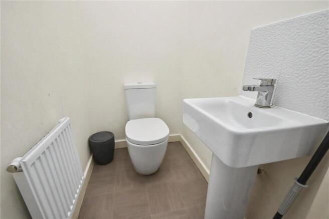 4 bed Detached for sale Image 10