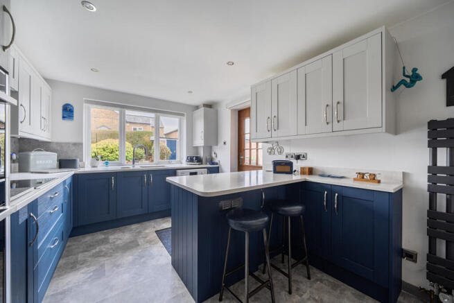 1405061-4-697b74e...