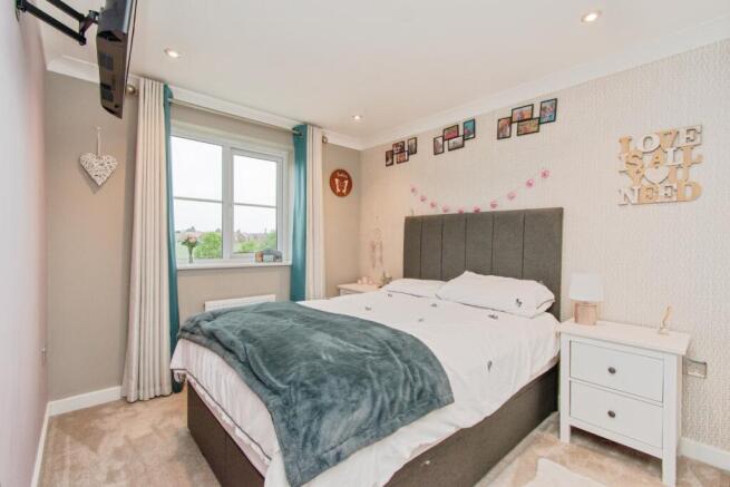 4 bed Detached for sale Image 10