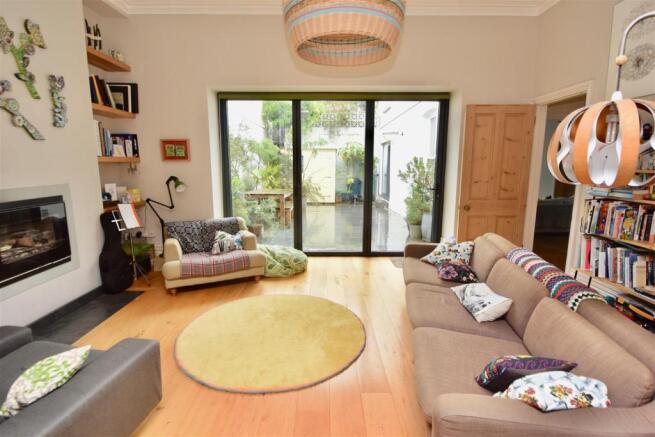 SITTING ROOM
