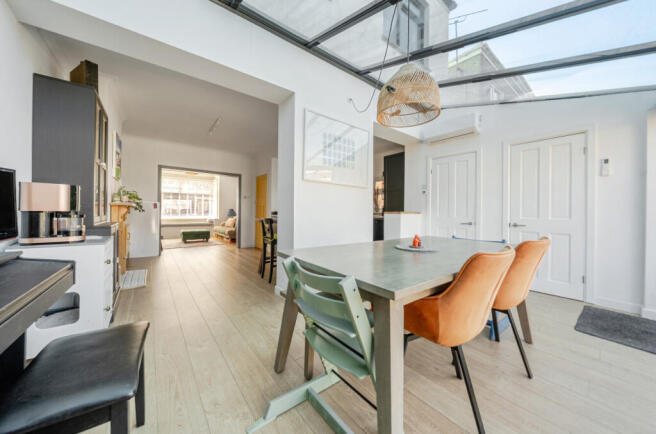 1438478-8-69d4eb2...