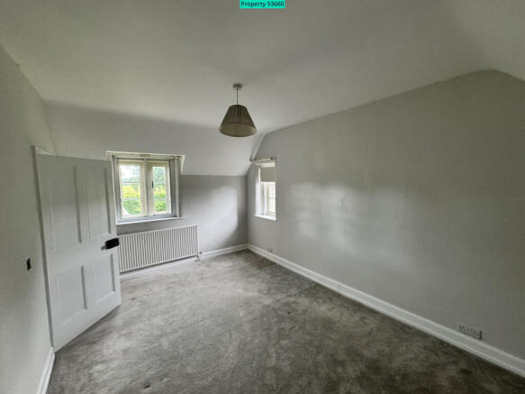 4 bed Semi-Detached to rent Image 9