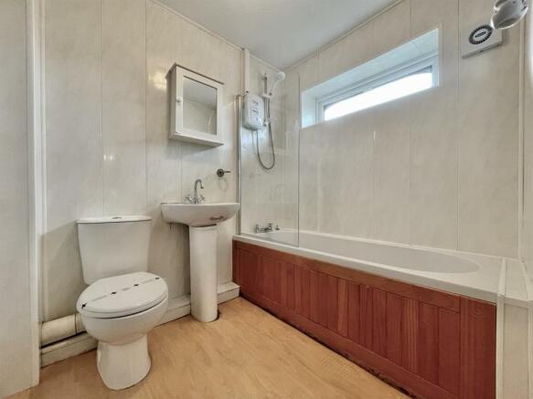 2 Peveril Bathroom.jpeg