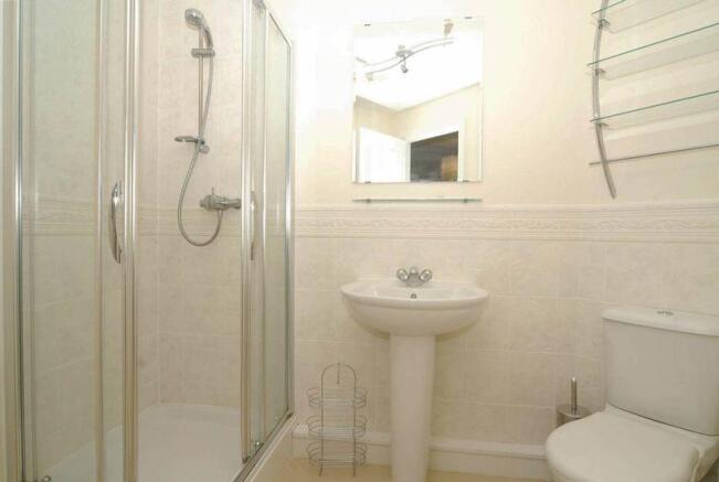 En-suite Showe...