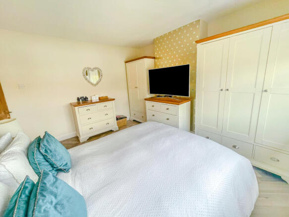 3 bed Semi-Detached for sale Image 10