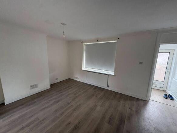 3 bed Semi-Detached to rent Image 4