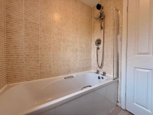 3 bed Semi-Detached to rent Image 9
