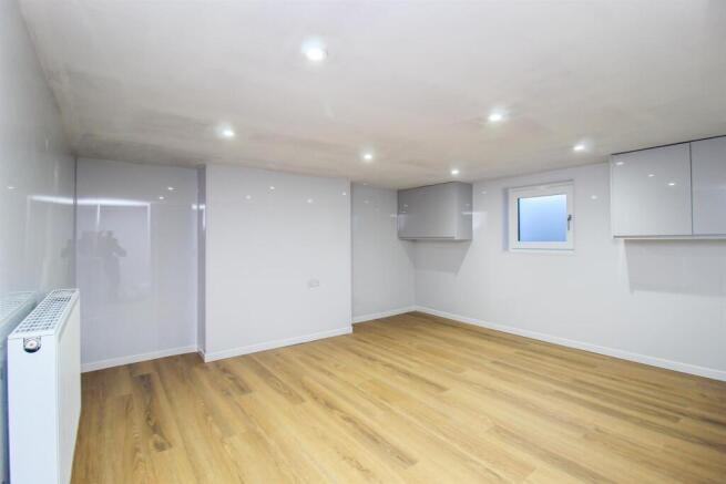 3 bed Semi-Detached for sale Image 8