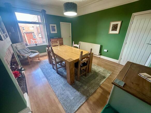 5 bed Terraced to rent Image 4