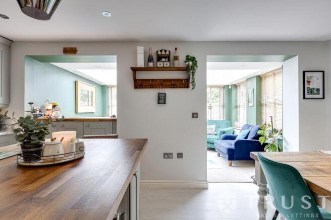 4 bed Detached for sale Image 10