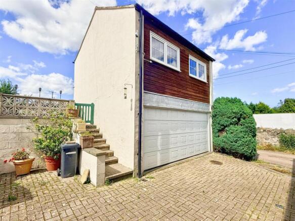 DOUBLE GARAGE