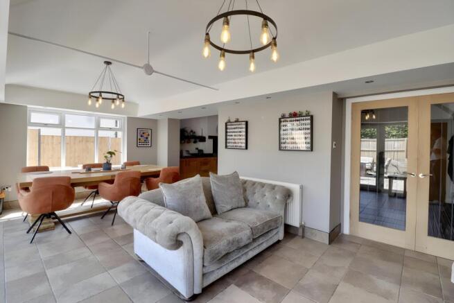 4 bed Detached for sale Image 12