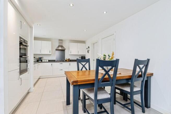 4 bed Detached for sale Image 9