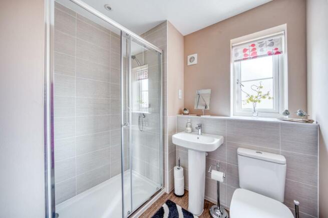 11 - ensuite.jpg