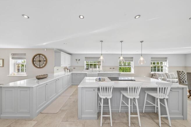4 bed Detached for sale Image 11