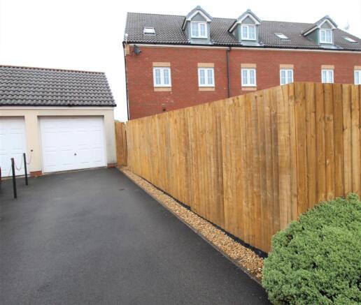 Garage and Parking.JPG