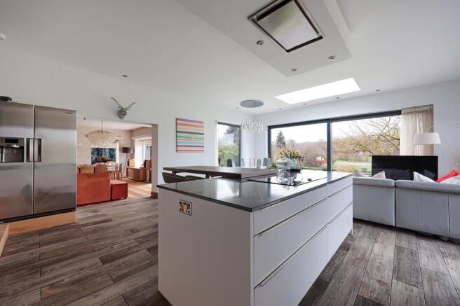 4 bed Detached for sale Image 4