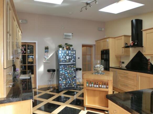 Norton Lane 37 Kitchen3.jpg