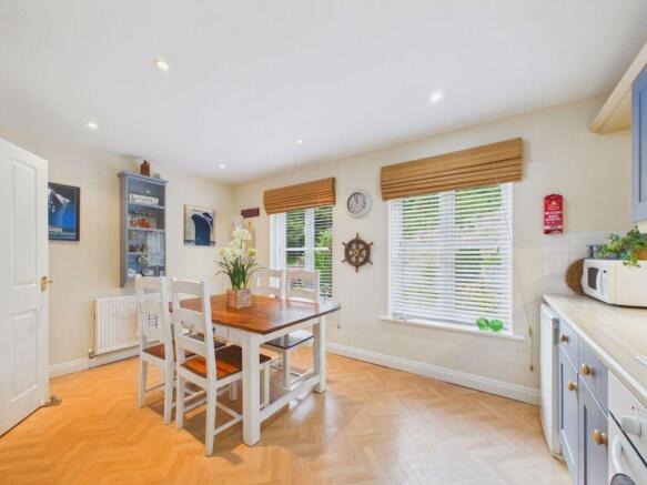4 bed Terraced for sale Image 6