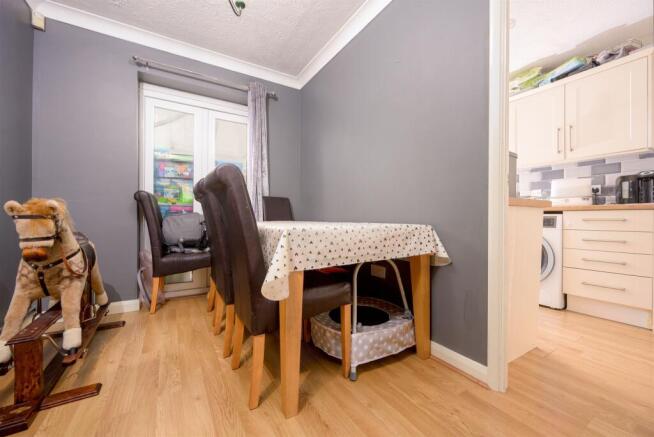 Blenheim Way, Kettering photo 4