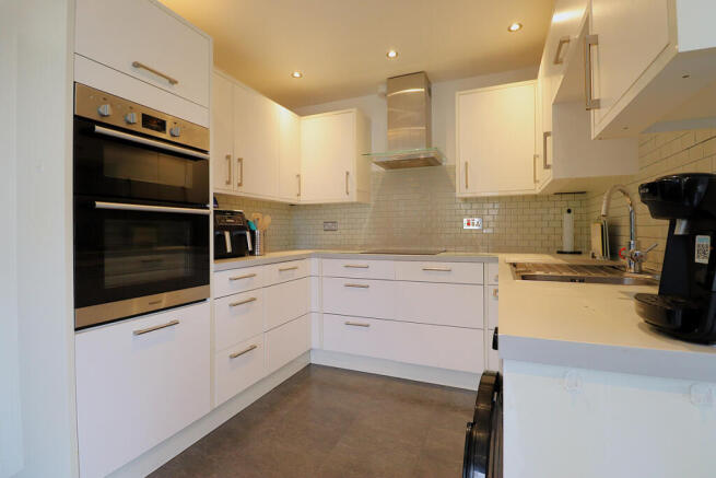 4 bed Semi-Detached for sale Image 8